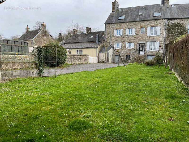 Maison à SAINT-SEVER-CALVADOS