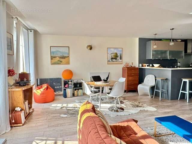 Appartement à PARIS-10E