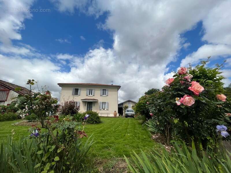 Maison à BERGOUEY