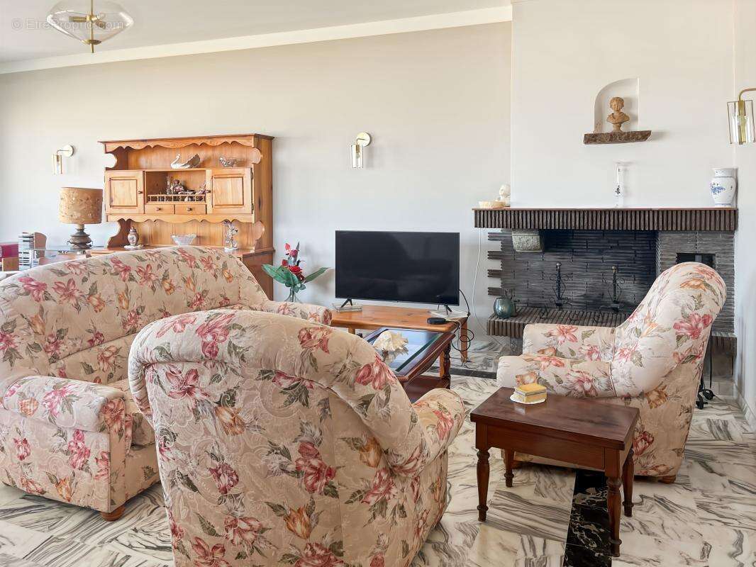 Maison À Vendre composée de 2 appartements (3 et 4 pièces) - photo 4