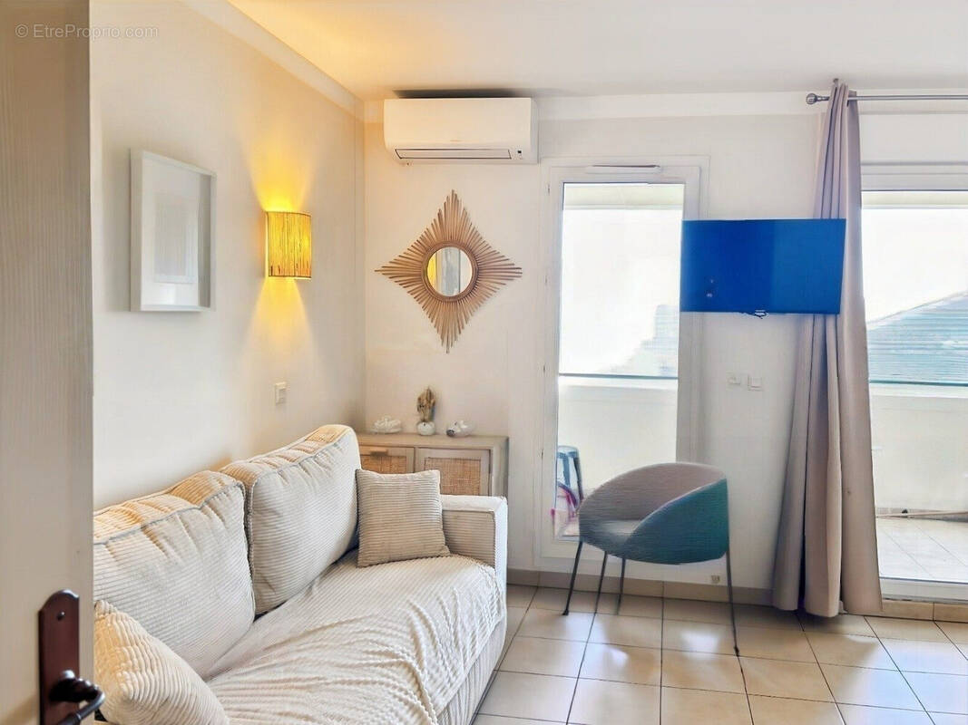 SALON - Appartement à MALLEMORT