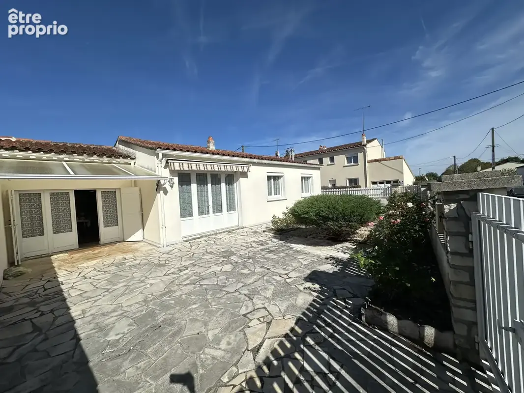 EXCLUSIVITE Jarnac, Maison de plain-pied, 2 chambres et jardin. - photo 2