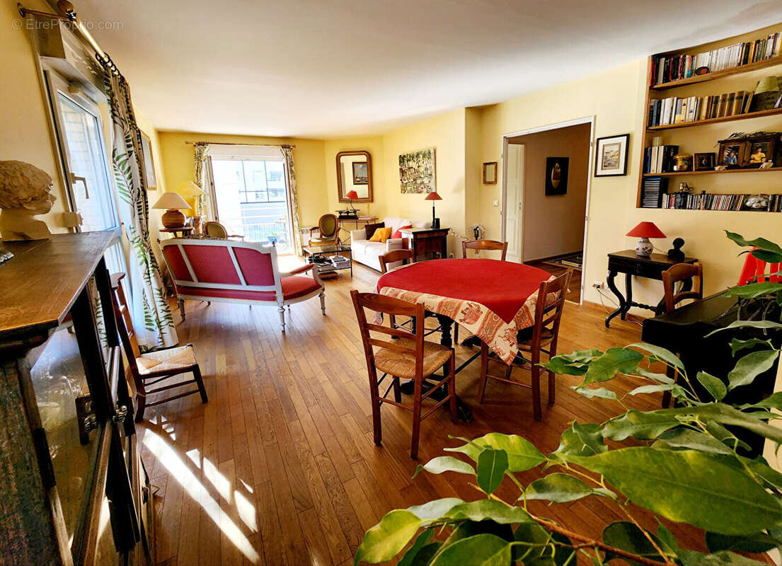 Appartement à LA GARENNE-COLOMBES