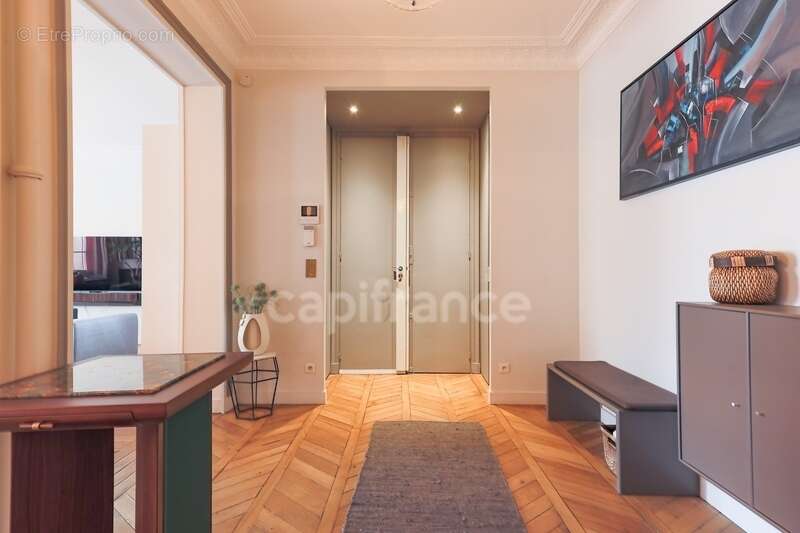 Appartement à PARIS-16E