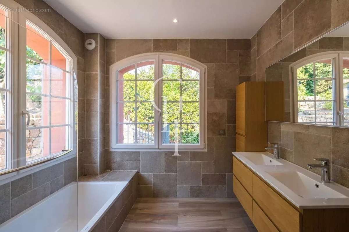 Maison à THEOULE-SUR-MER