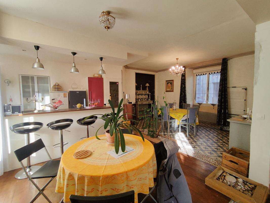 Maison à YZEURES-SUR-CREUSE