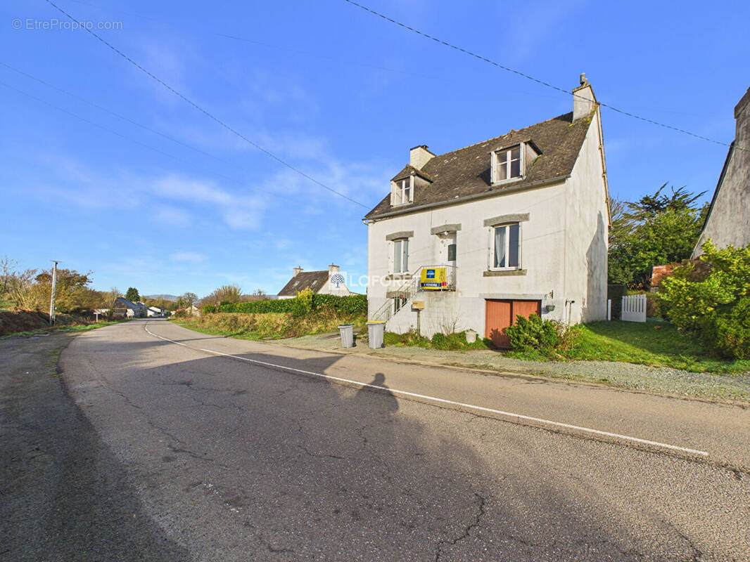 Maison à LANNEDERN