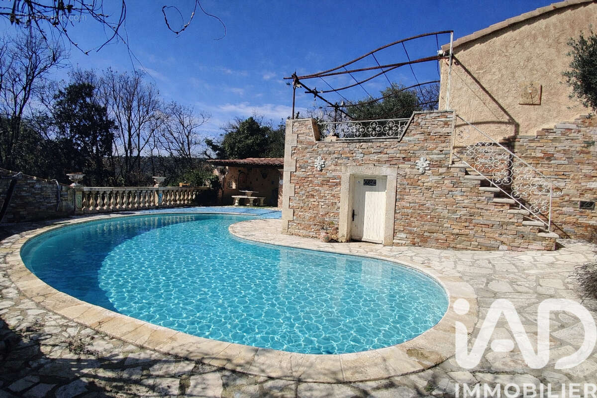 Photo 2 - Maison à SEILLONS-SOURCE-D'ARGENS