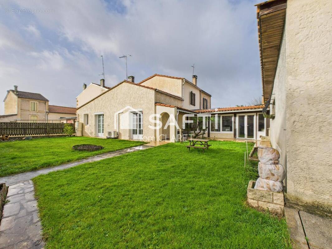 Photo 1 - Maison à SAINT-YZAN-DE-SOUDIAC