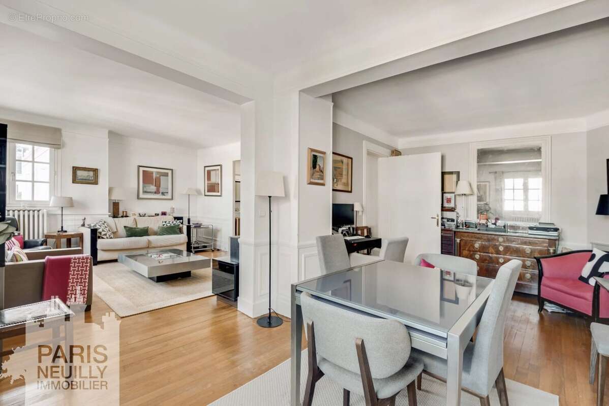 Appartement à PARIS-16E