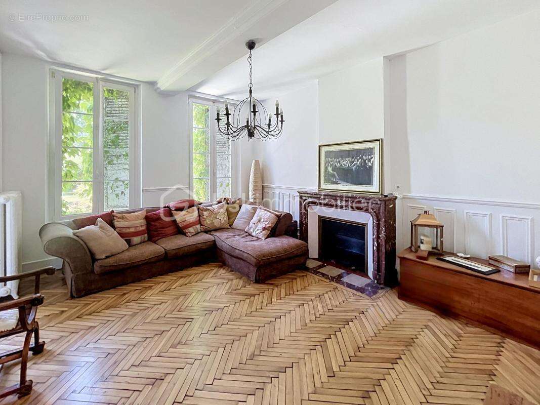 Maison de caractere avec jardin et garage - photo 9