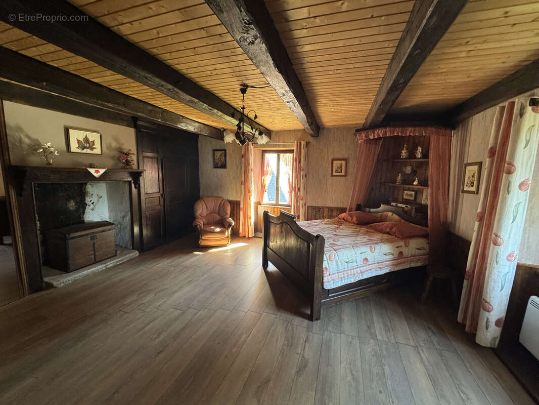 Maison à SAINT-ETIENNE-AUX-CLOS