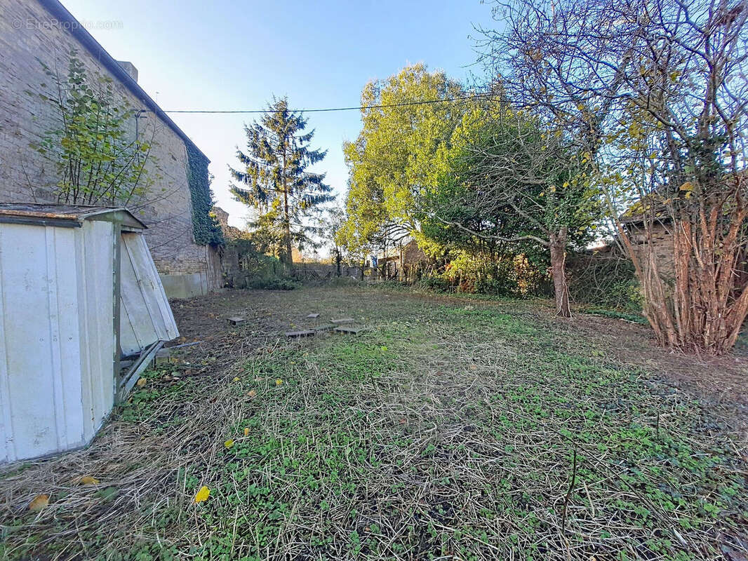 Terrain à SAINTE-HONORINE-DU-FAY
