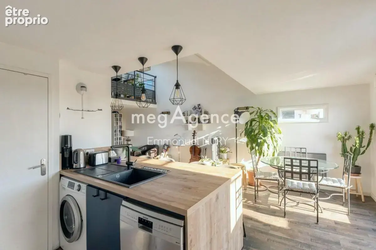 Cœur de Saint Genis-les-Ollières – T4 duplex avec balcon, parking & possibilitè garage - photo 7