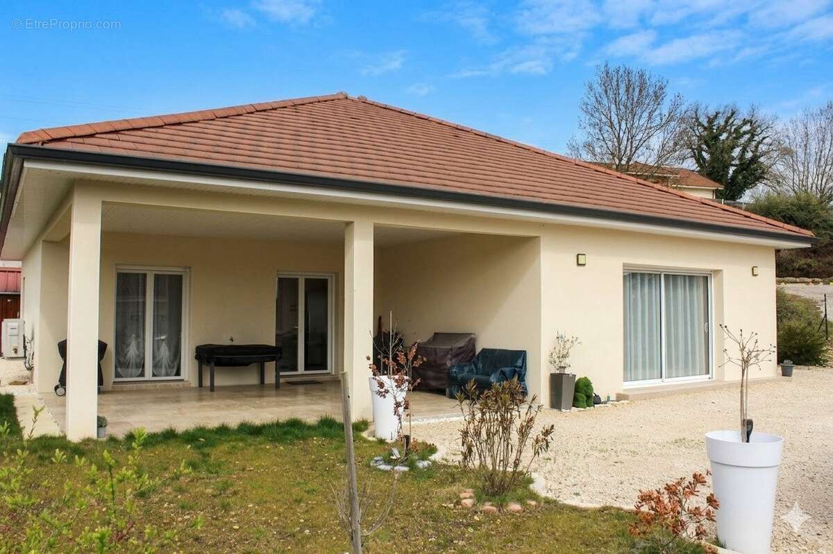 Maison à MORESTEL