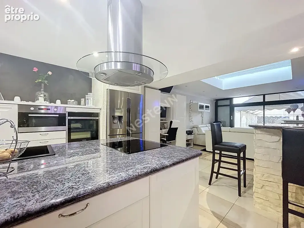 Bel ensemble immobilier - Maison - Appartement - Local commercial - Rendement locatif - photo 3