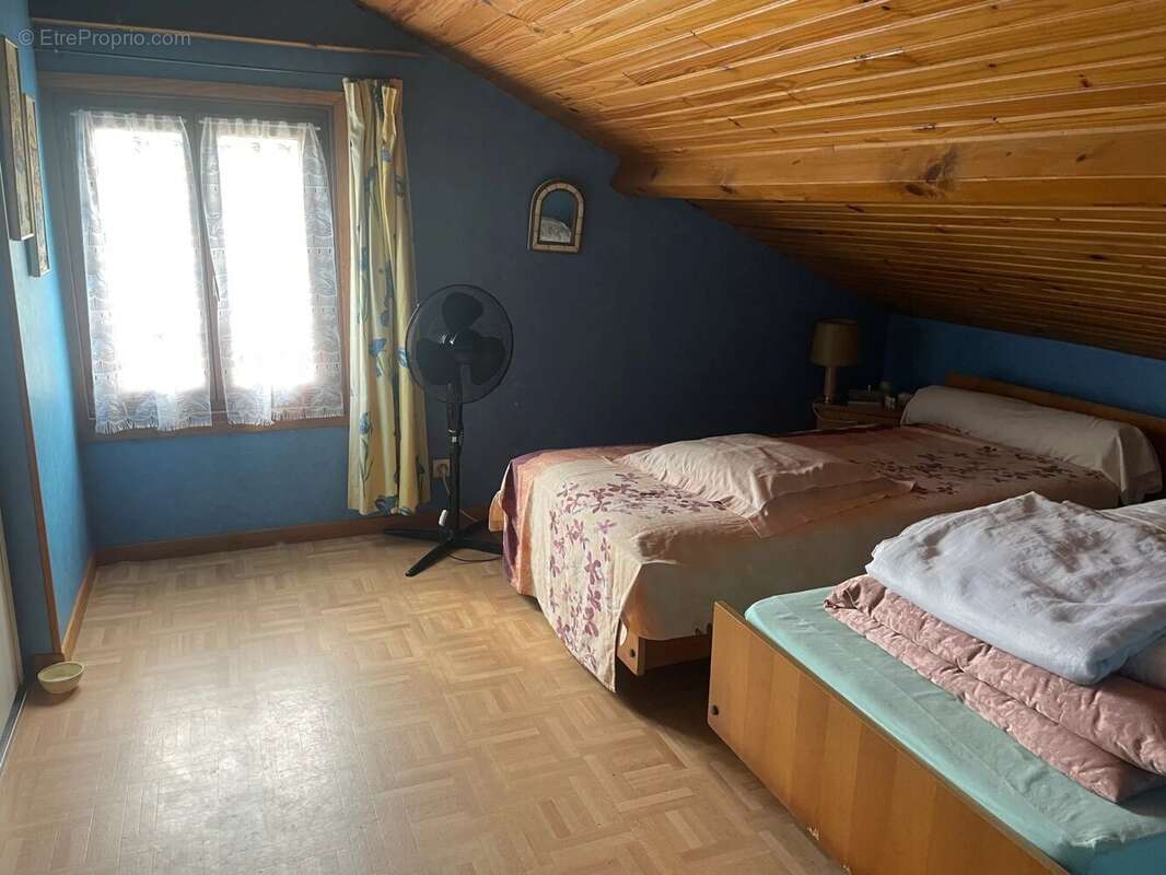 MAISON de plain-pied avec garage et jardin. - photo 8