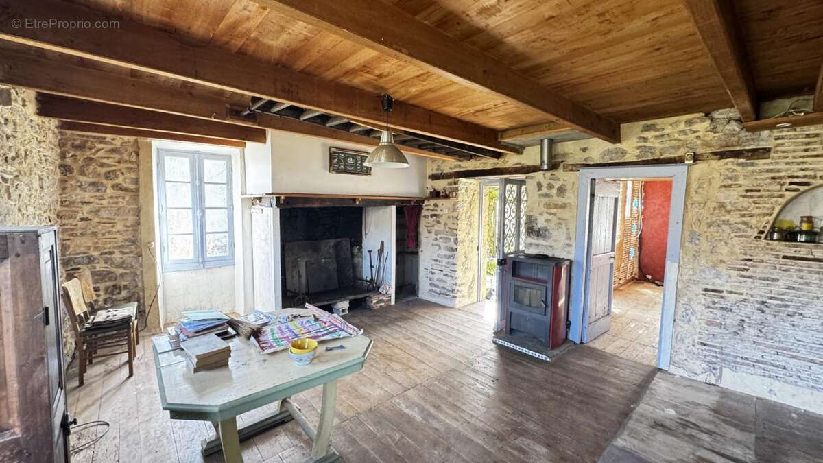 Maison à CENEVIERES