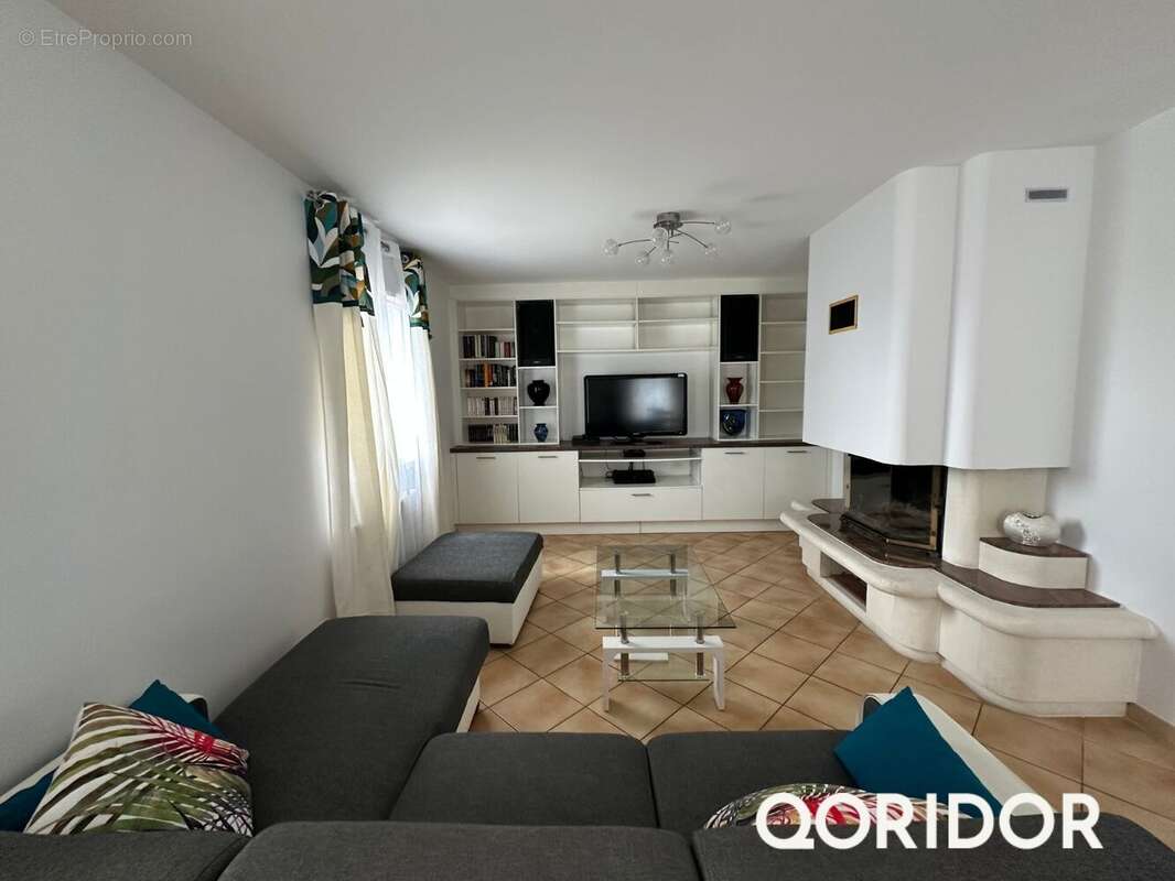 Maison 175 m² à Montanay  - photo 5