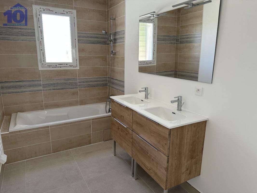 Maison à NISSAN-LEZ-ENSERUNE