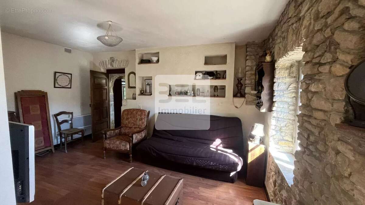 Maison à LA ROQUE-SUR-CEZE