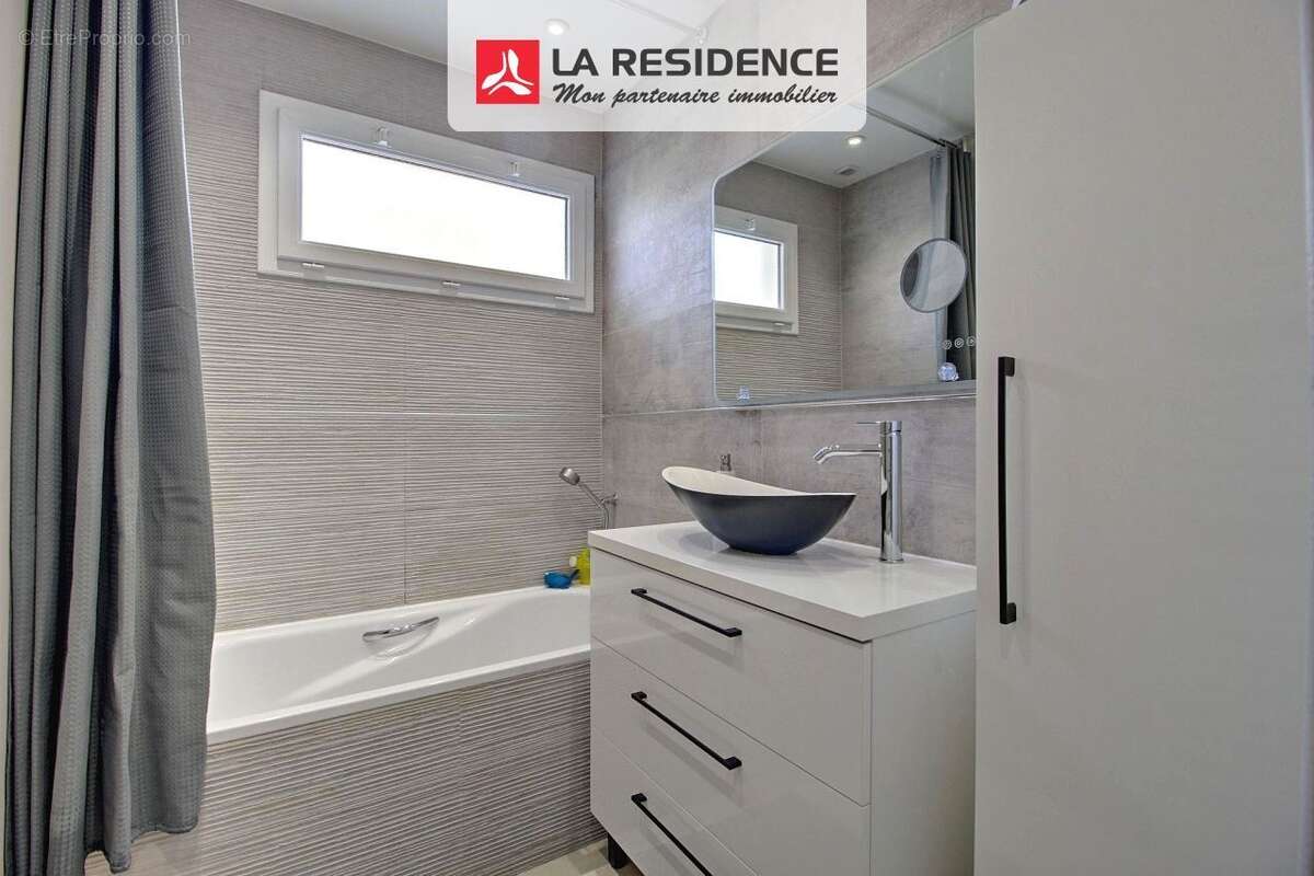 Maison à SAINT-ETIENNE-DU-ROUVRAY