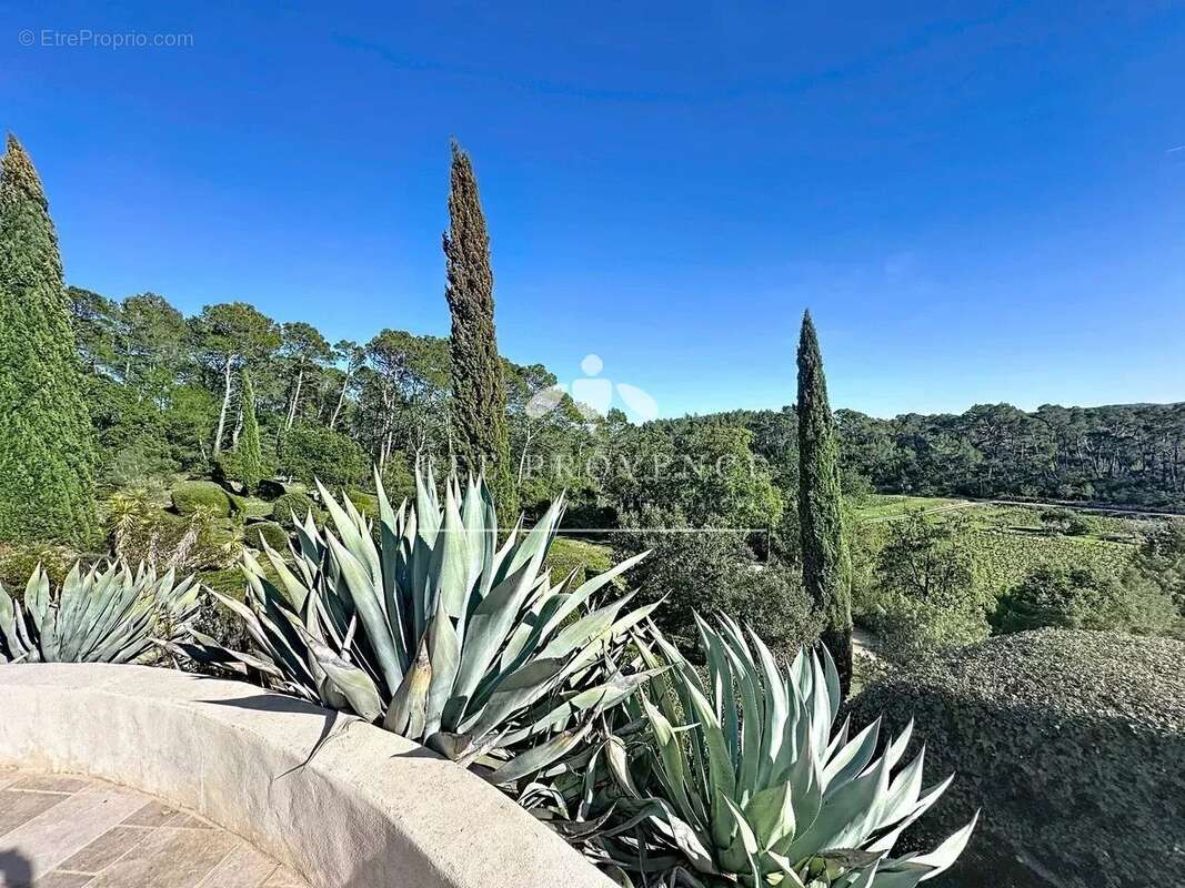 Maison à ENTRECASTEAUX