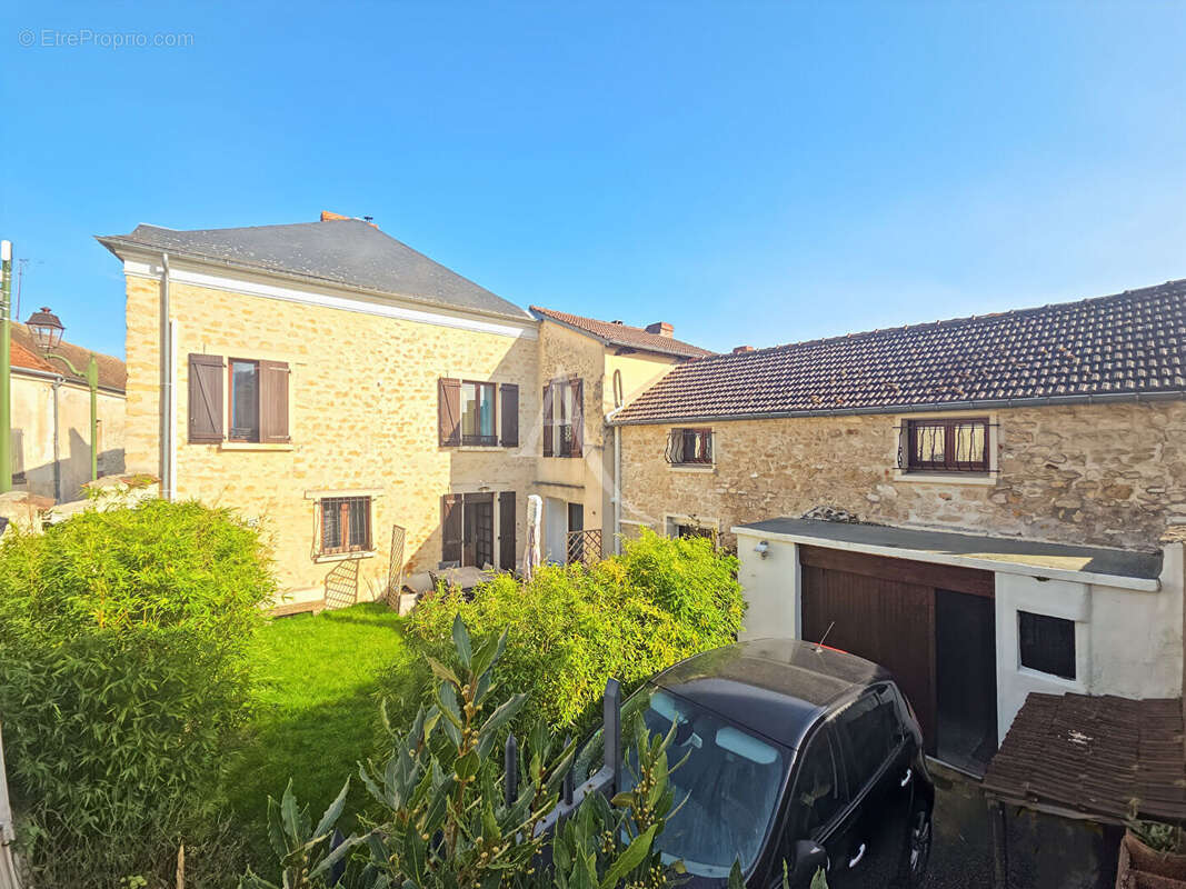 Maison à OINVILLE-SUR-MONTCIENT