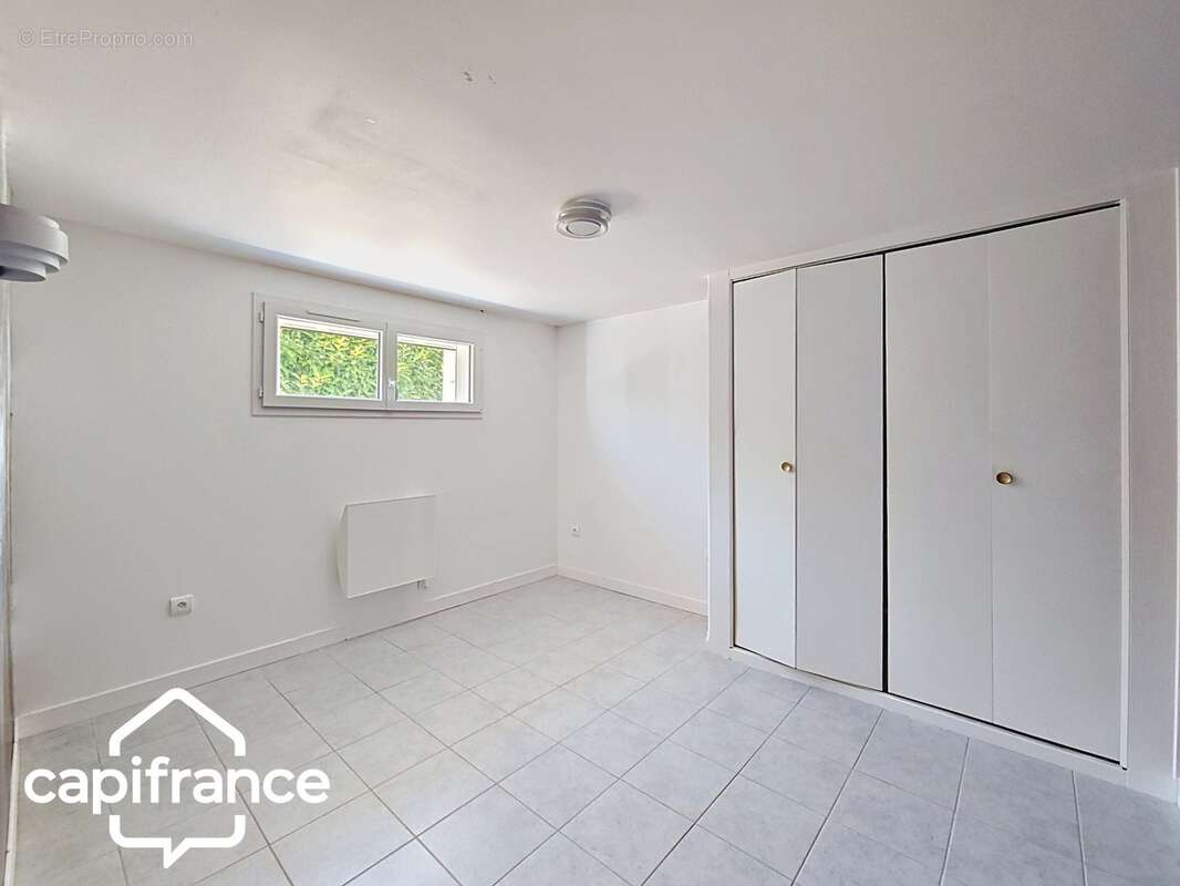 Maison sur sous-sol 121 m² – 5 chambres – terrain clos 1 305 m² – Saint-Jacques-de-Thouars, proximité immédiate de Thouars - photo 12