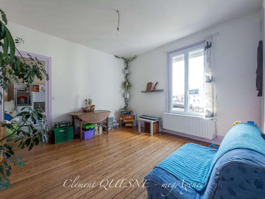 Charme important / centre-ville / 3 chambres - photo 7