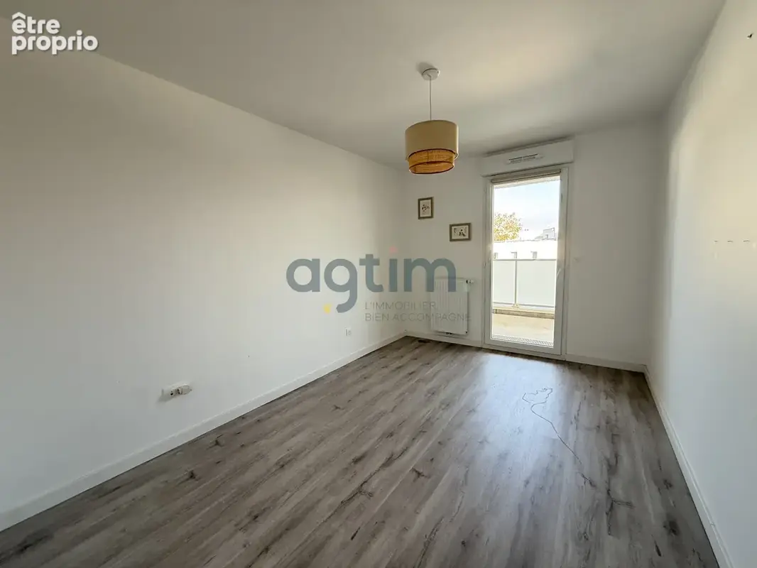 MONTAIGU CENTRE   Appartement T3 avec terrasse et parking - photo 7