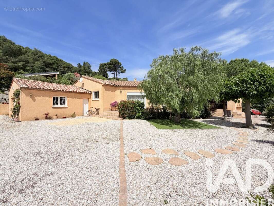 Photo 2 - Maison à ROQUEFORT-DES-CORBIERES