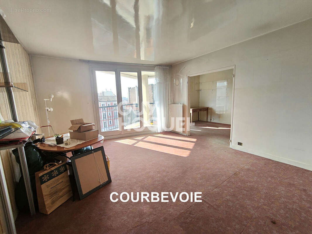 Appartement à COURBEVOIE