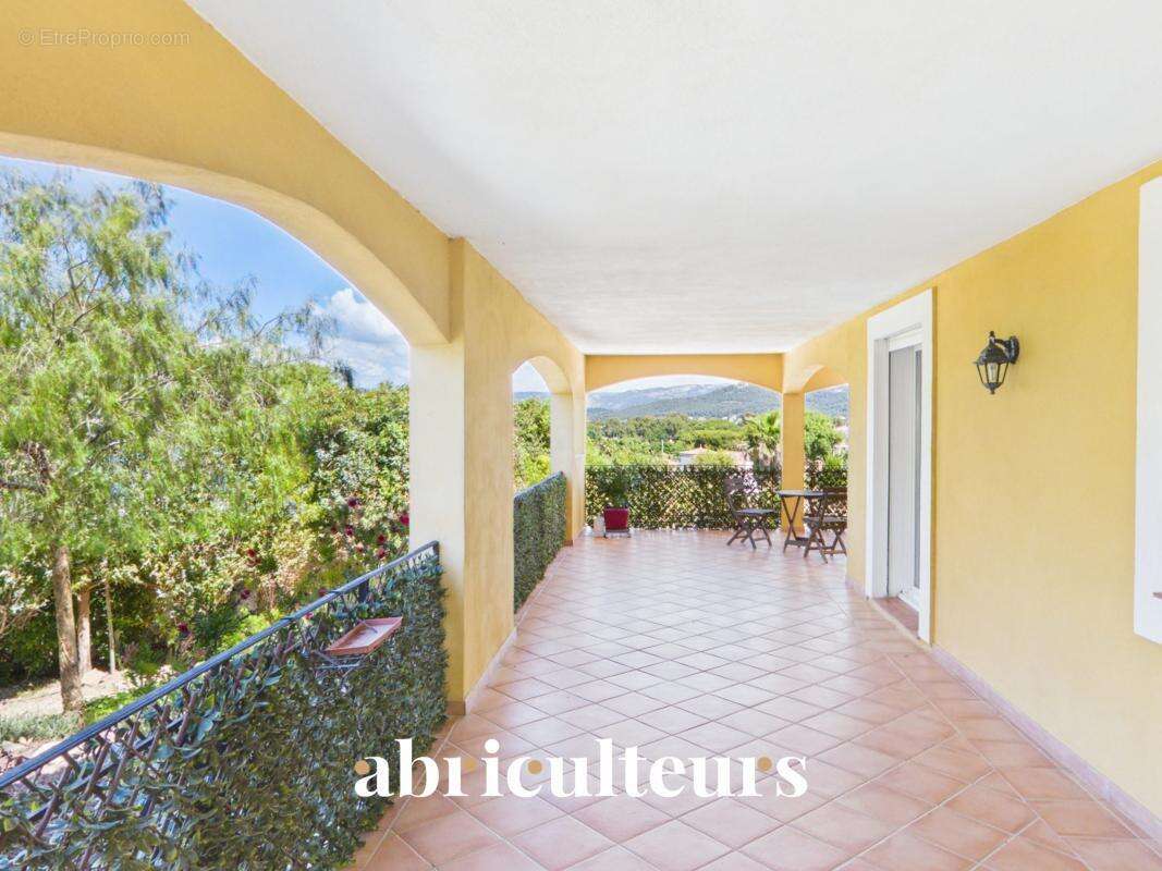 Maison avec piscine et jardin en vente à  Six-Fours-les-Plages (83140) - photo 16