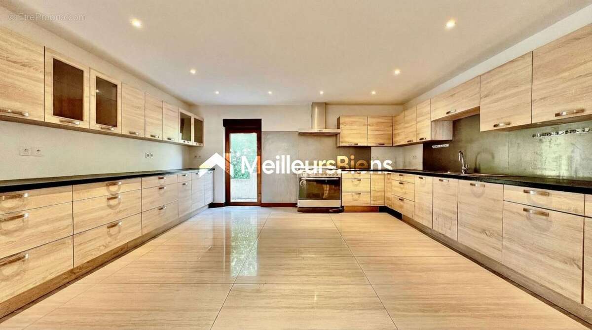 Maison à LA CELLE-SOUS-GOUZON