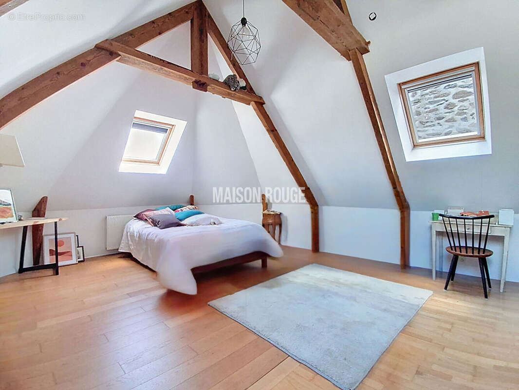 Maison de bourg de caractère - Entièrement rénovée - Subtile alliance d'authenticité et de modernité - SAINT-DONAN - photo 12