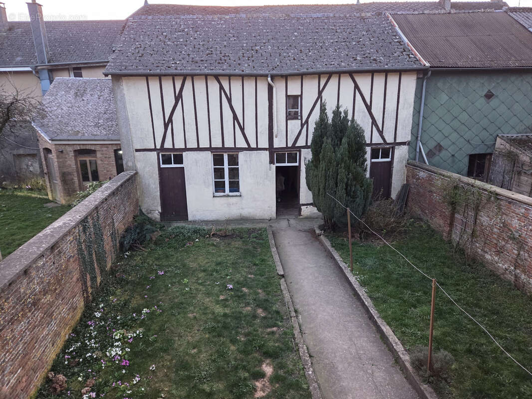 Maison à MAUBERT-FONTAINE