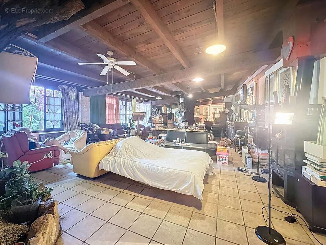 Appartement à SAINT-LAURENT-DU-VAR