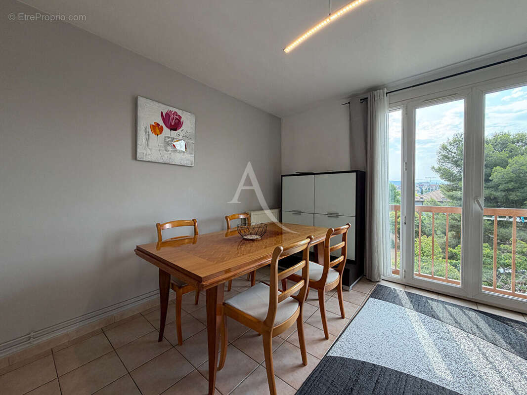 Appartement type 3/4 lumineux avec parking cave proche centre ville - photo 2