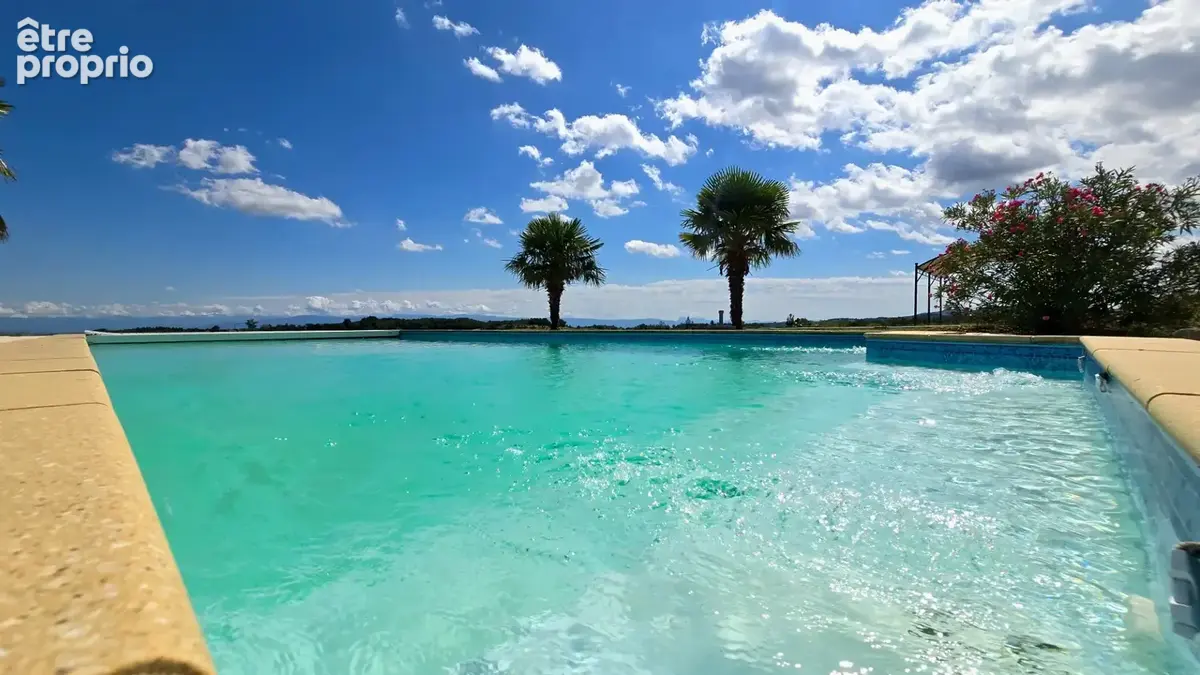 Propriété d'Exception Rénovée – 7.5 hectares - Étang privée - vue panoramique - Piscine - Source - photo 4
