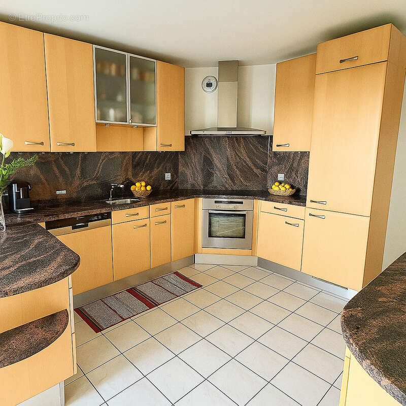 À vendre   Appartement T4 de 143 m2 avec garage   Résidence calme proche centre-ville - photo 7
