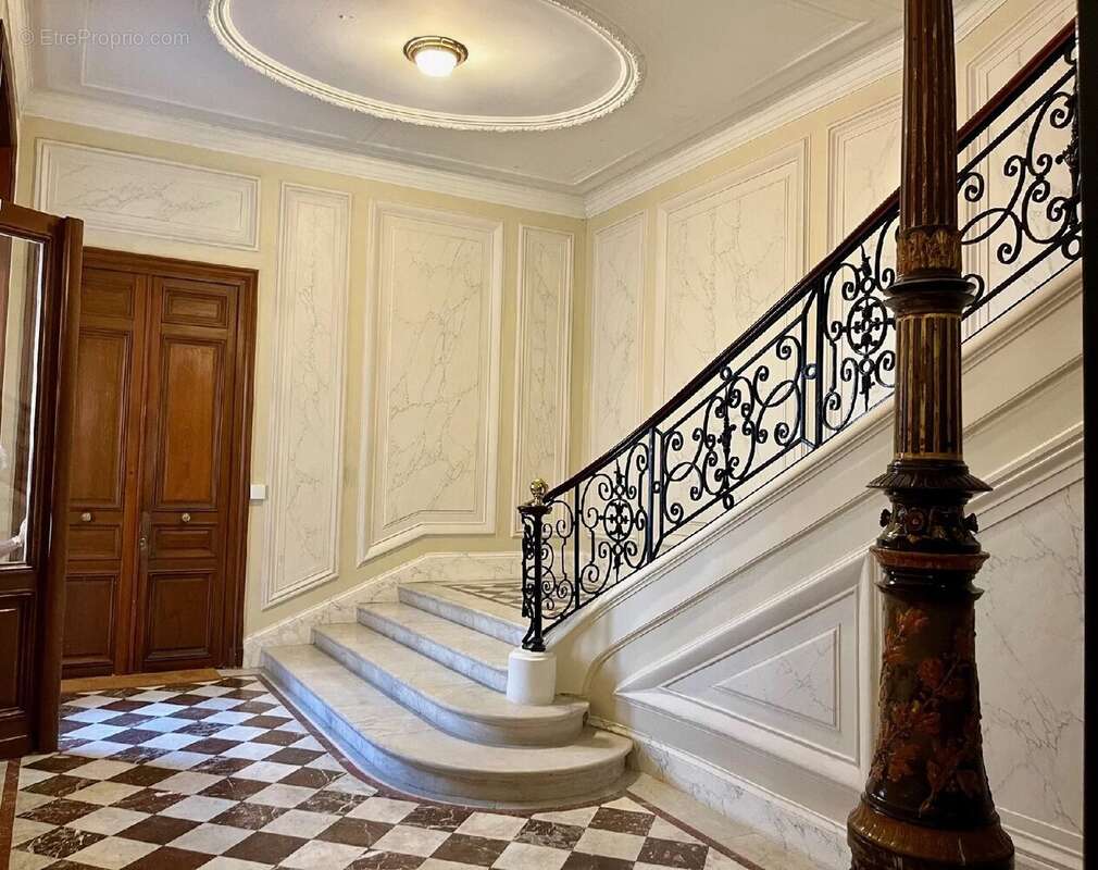 Appartement à PARIS-8E