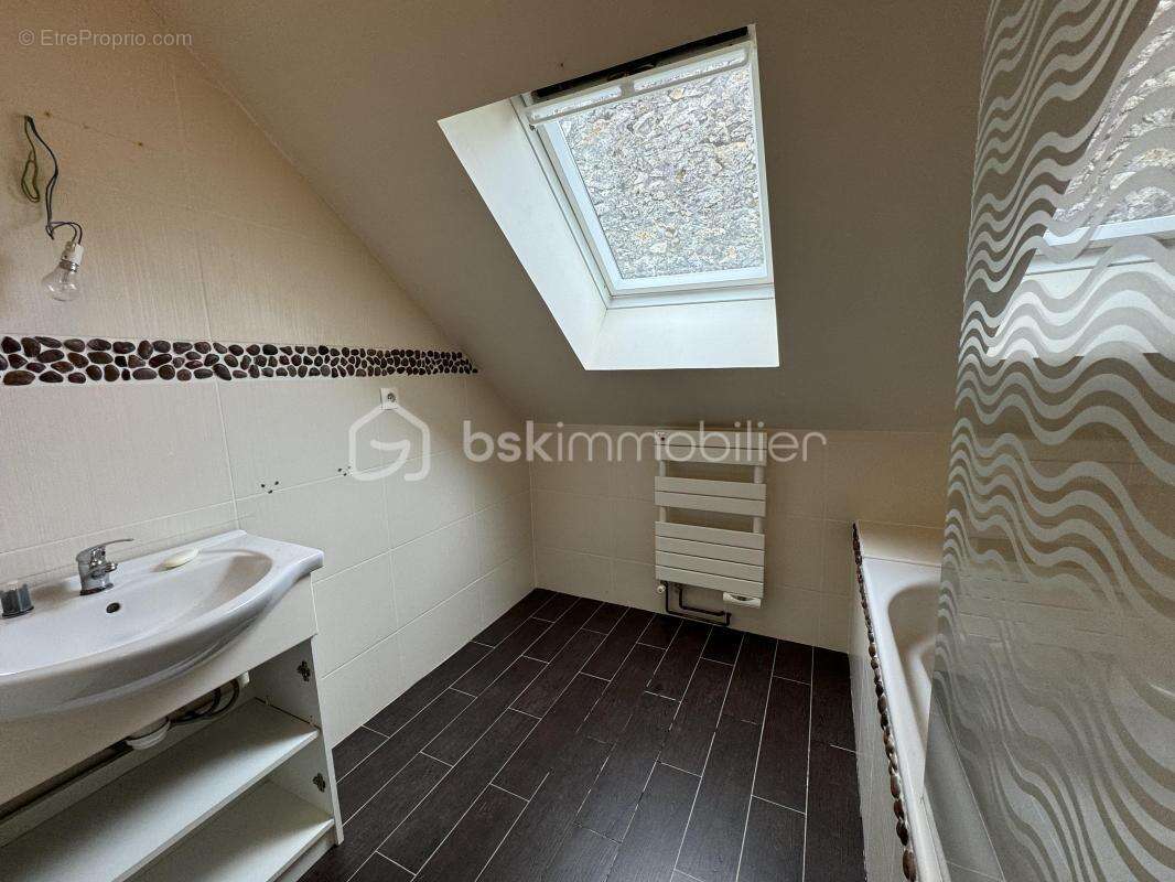 Maison à FONTENAY-LE-VICOMTE