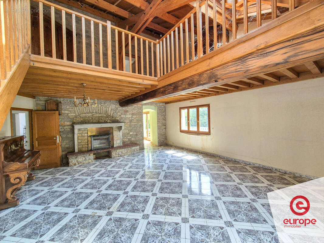 Ferme 10 pièces de 258m2 avec jardin et dépendances à Guillon-Terre-Plaine - photo 2