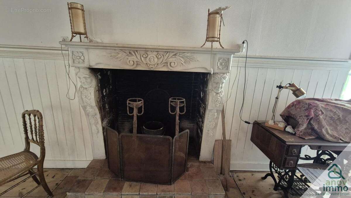 Maison à VILLEBOIS-LAVALETTE