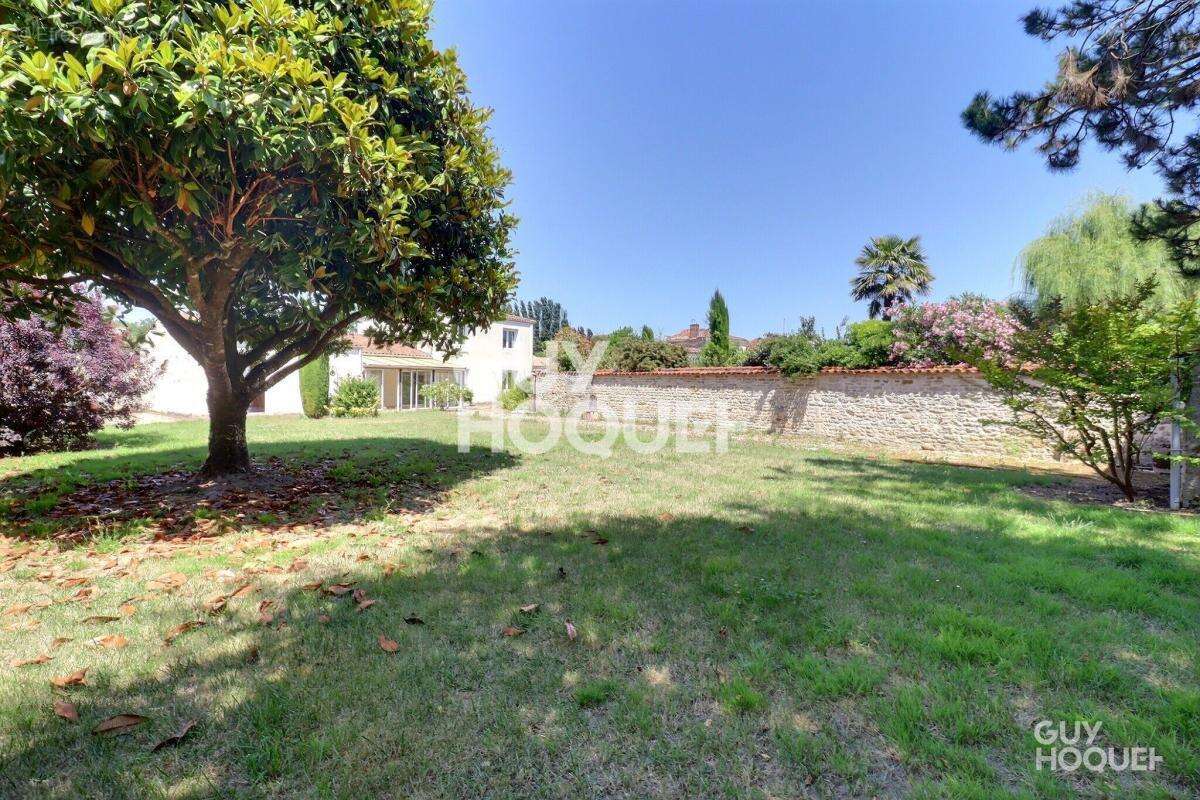 Maison à SAINT-GERMAIN-DE-MARENCENNES