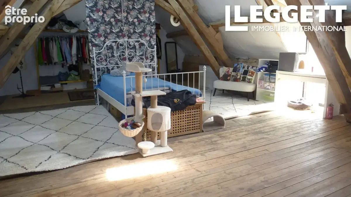 Propriété avec 2 ou 3 chambres, 2 granges (dont l'une comprend 6 boxes) et un terrain pour chevaux - photo 7