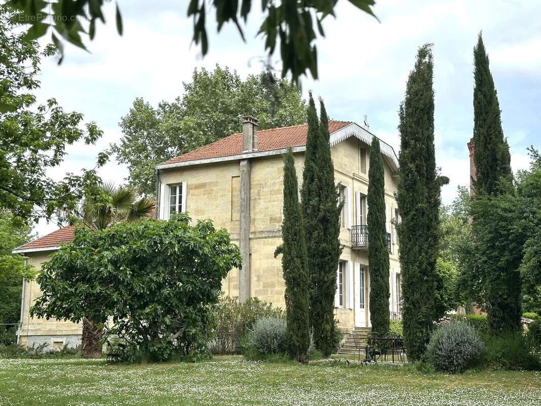 Maison à COUTRAS
