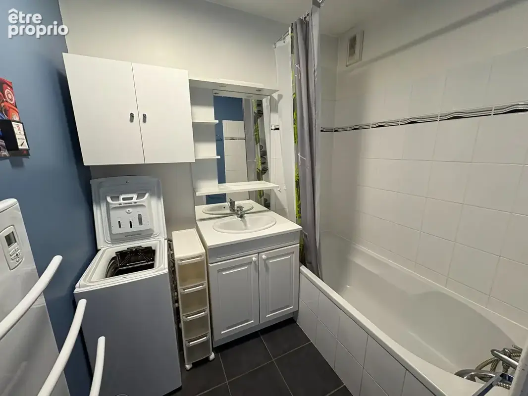 HAUBOURDIN - Appartement 3 pièces de 69 m² avec balcon plein sud, garage et parking - photo 9