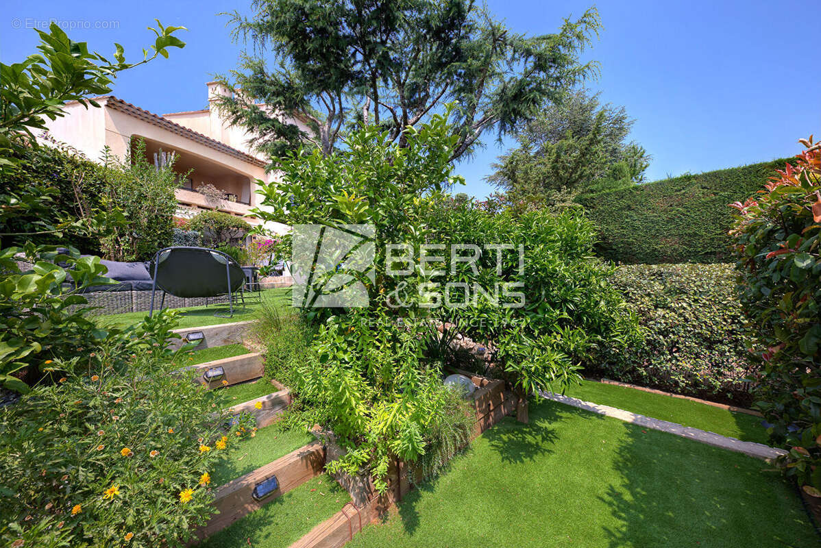 Appartement à MANDELIEU-LA-NAPOULE